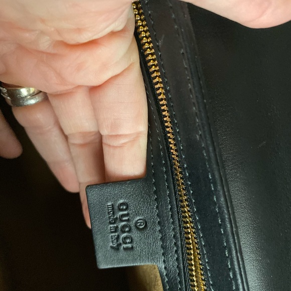 Gucci purse / carried only a week - Picture 8 of 8